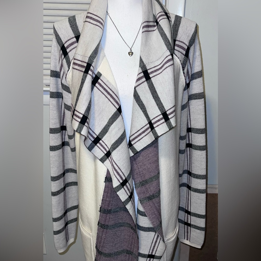 SUSS women’s drape-front 100% merino wool cardigan sweater with pockets